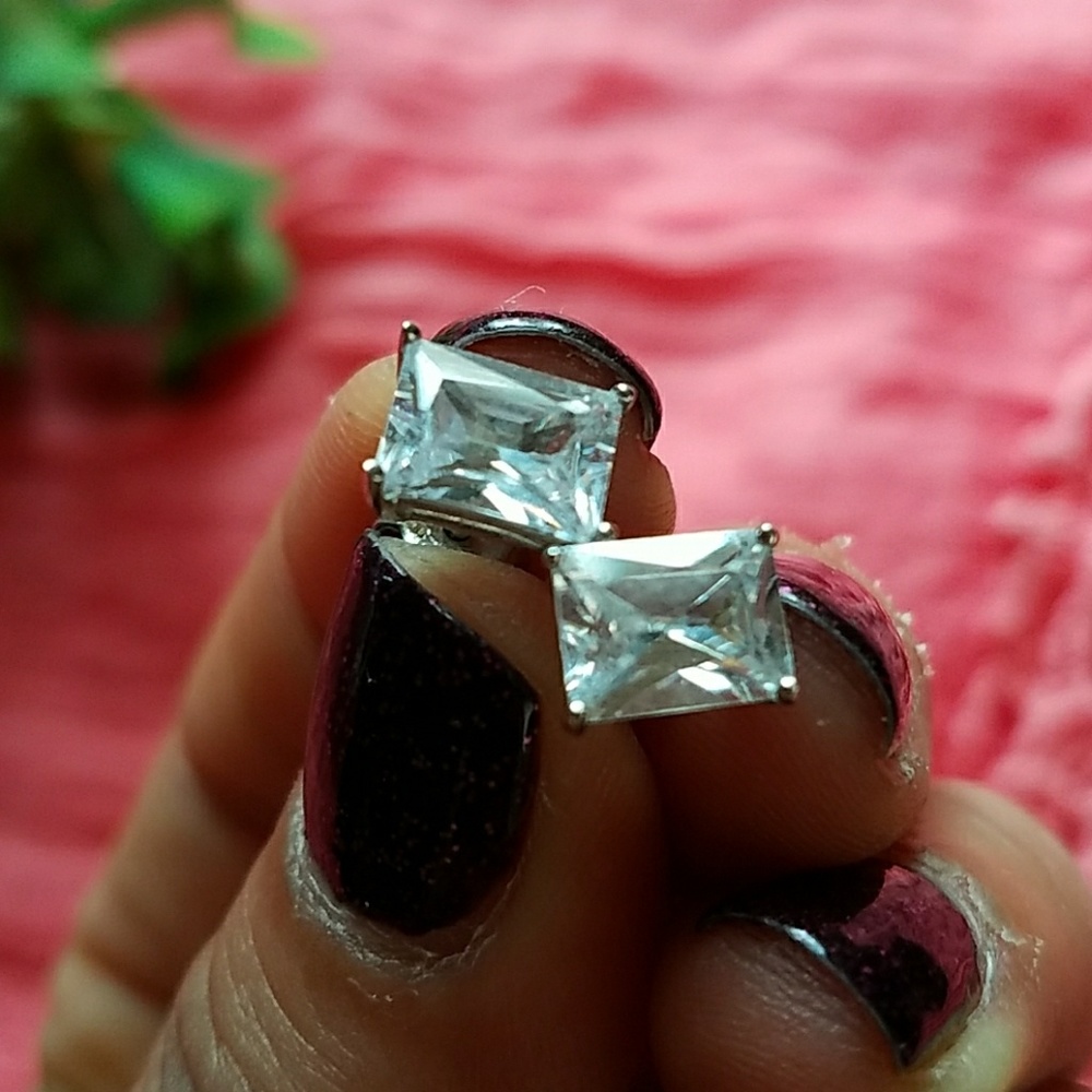 Earrings - Picture 4 of 6